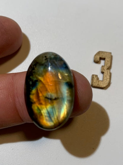 Labradorite, 3 cabochons au choix de forme 'ovale' - ± 25 x 18 x 7 mm - 5,4 gr. - Qualité AA à AAA !