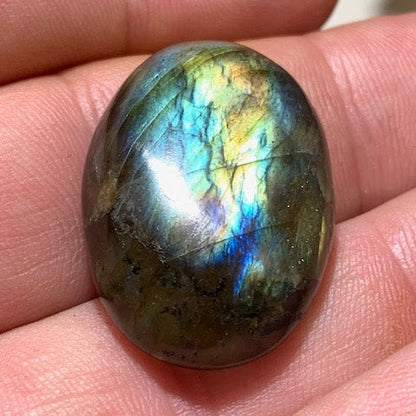 Labradorite, cabochon de forme 'ovale' - ± 29 x 20 x 8 mm - 7,3 gr. - Qualité AA à AAA !