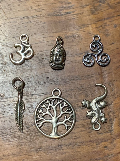 Concept : Pendentif de malachite + charm | cabochon de 38 x 29 x 5 millimètres