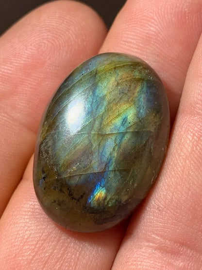 Labradorite, cabochon de forme 'ovale' - ± 29 x 20 x 8 mm - 7,3 gr. - Qualité AA à AAA !