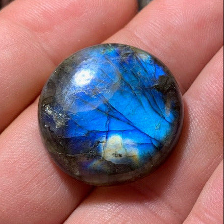 Labradorite, cabochon de forme 'ronde' - ± 28 x 7 mm - 9,3 gr. - Qualité AA à AAA !