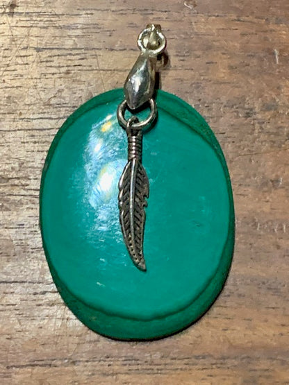 Concept : Pendentif de malachite + charm | cabochon de 38 x 29 x 5 millimètres