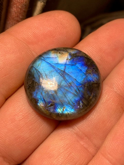 Labradorite, cabochon de forme 'ronde' - ± 28 x 7 mm - 9,3 gr. - Qualité AA à AAA !