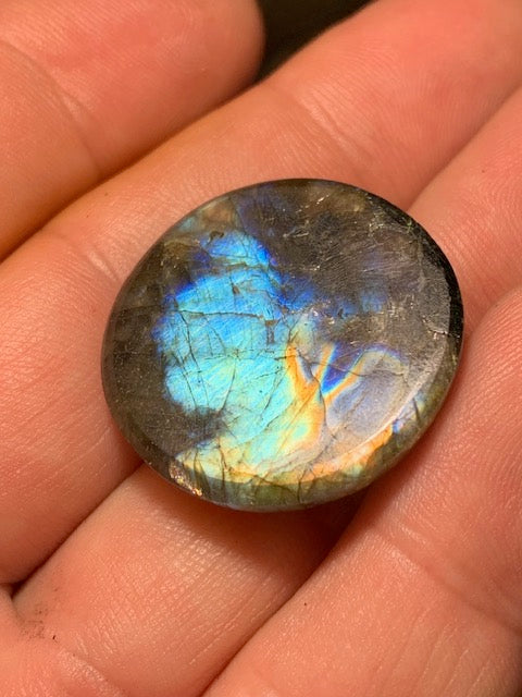 Labradorite, cabochon de forme 'ronde' - ± 28 x 7 mm - 9,3 gr. - Qualité AA à AAA !