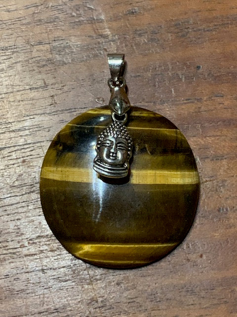 Concept : Pendentif de d'Œil de tigre + charms | cabochon de 34 millimètres de diamètre
