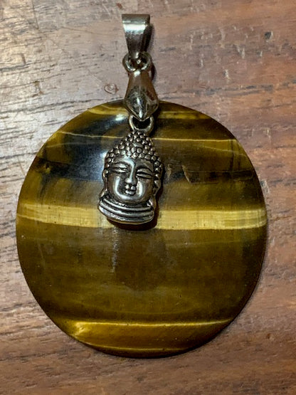 Concept : Pendentif de d'Œil de tigre + charms | cabochon de 34 millimètres de diamètre
