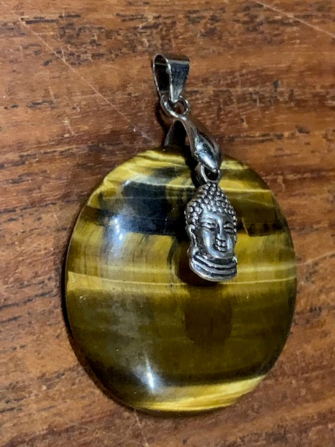 Concept : Pendentif de d'Œil de tigre + charms | cabochon de 34 millimètres de diamètre