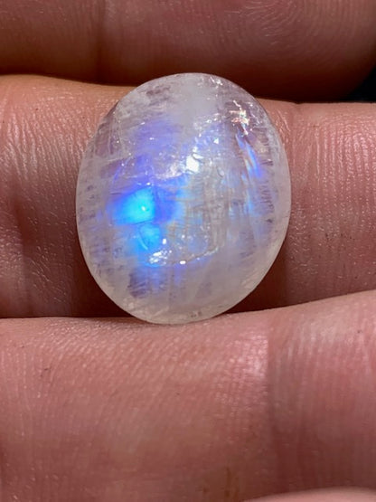 Labradorite blanche (Spectrolite claire/  péristérite), cabochon de forme 'ovale' - ± 20 x 15 x 6 mm - 2,4 gr. - Qualité AA !