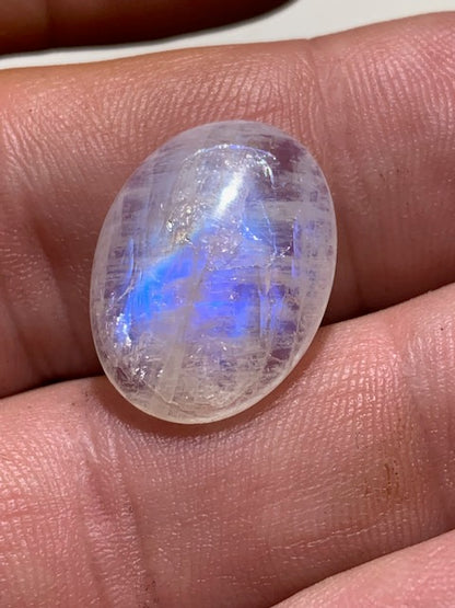 Labradorite blanche (Spectrolite claire/  péristérite), cabochon de forme 'ovale' - ± 20 x 15 x 6 mm - 2,4 gr. - Qualité AA !