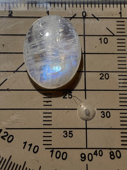 Labradorite blanche (Spectrolite claire/  péristérite), cabochon de forme 'ovale' - ± 20 x 15 x 6 mm - 2,4 gr. - Qualité AA !