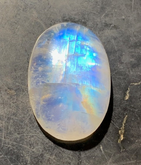 Labradorite blanche (Spectrolite claire/  péristérite), cabochon de forme 'ovale' - ± 18 x 13 x 6 mm - 2,1 gr. - Qualité AA !