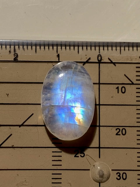 Labradorite blanche (Spectrolite claire/  péristérite), cabochon de forme 'ovale' - ± 18 x 13 x 6 mm - 2,1 gr. - Qualité AA !
