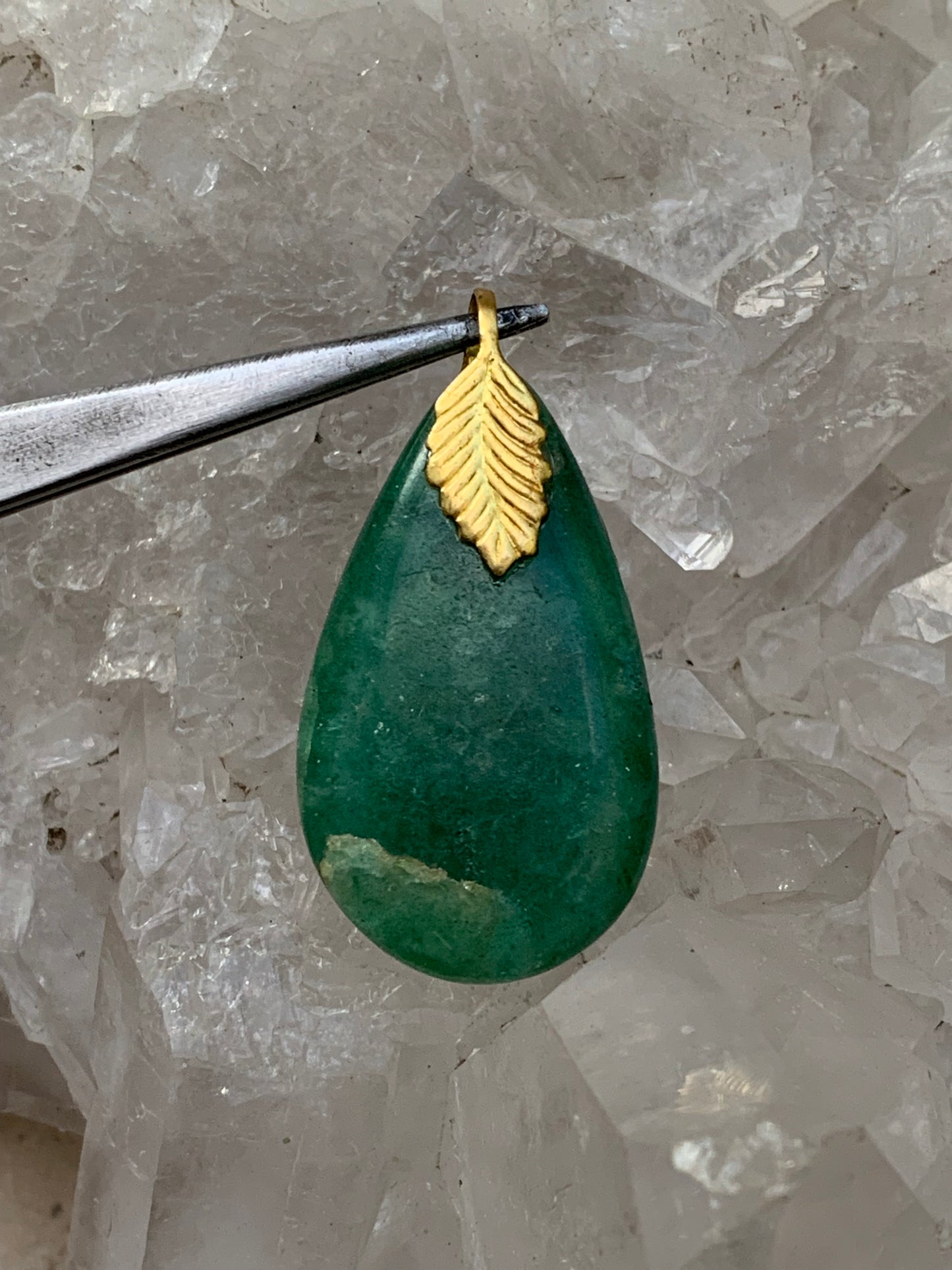 Aventurine/ Quartz vert, pendentif de type 'goutte', qualité A à AA, 40 x 20 x 8 mm environ, parfait pour la bijouterie, collection, lithothérapie...