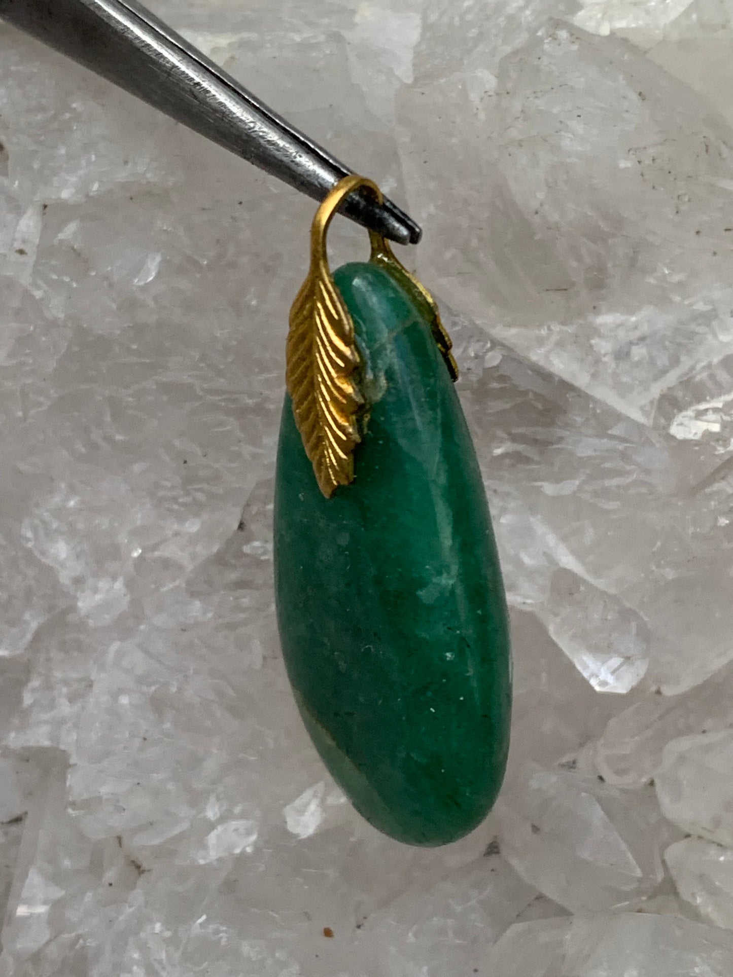 Aventurine/ Quartz vert, pendentif de type 'goutte', qualité A à AA, 40 x 20 x 8 mm environ, parfait pour la bijouterie, collection, lithothérapie...