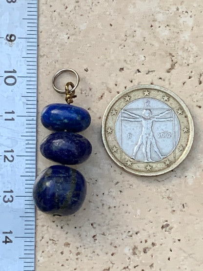 Lapis lazuli, pendentif de 40 millimètres de hauteur x12x12. Vendu avec un cordon réglable de couleur noire !