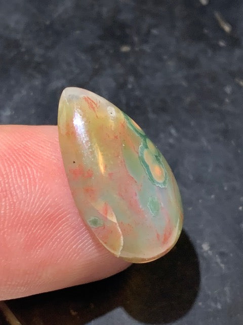Jaspe Orbiculaire (Aussi appelé Jaspe Océan), cabochon de forme de 'goutte' - ± 22 x 14 x 5 mm - 2,4 gr. - Qualité AAA !