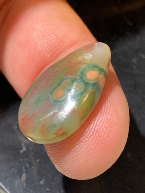 Jaspe Orbiculaire (Aussi appelé Jaspe Océan), cabochon de forme de 'goutte' - ± 22 x 14 x 5 mm - 2,4 gr. - Qualité AAA !