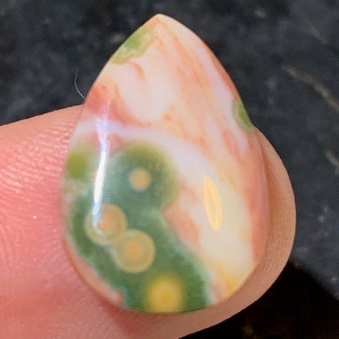 Jaspe Orbiculaire (Aussi appelé Jaspe Océan), cabochon de forme de 'goutte' - ± 21 x 15 x 5 mm - 1,8 gr. - Qualité AAA !