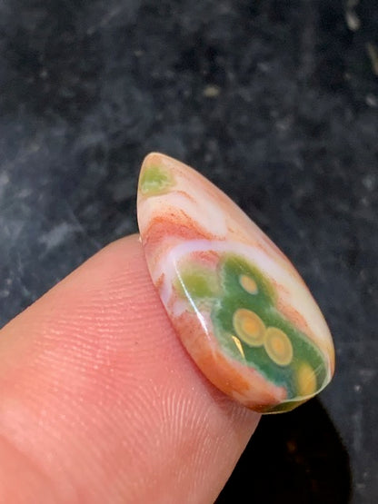 Jaspe Orbiculaire (Aussi appelé Jaspe Océan), cabochon de forme de 'goutte' - ± 21 x 15 x 5 mm - 1,8 gr. - Qualité AAA !