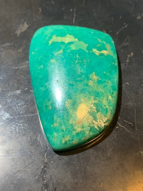 Turquoise, cabochon de forme asymétrique de 55 mm x 36 x 11 - 27,1 gr. - Parfait en bijouterie, collection, exposition...