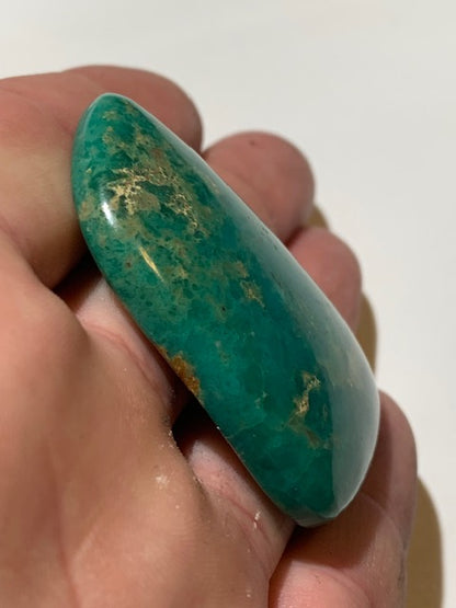 Turquoise, cabochon de forme asymétrique de 55 mm x 36 x 11 - 27,1 gr. - Parfait en bijouterie, collection, exposition...