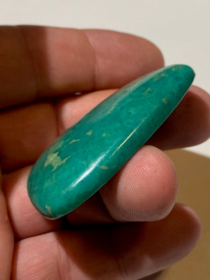 Turquoise, cabochon de forme asymétrique de 55 mm x 36 x 11 - 27,1 gr. - Parfait en bijouterie, collection, exposition...