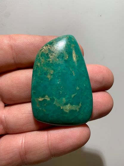 Turquoise, cabochon de forme asymétrique de 55 mm x 36 x 11 - 27,1 gr. - Parfait en bijouterie, collection, exposition...