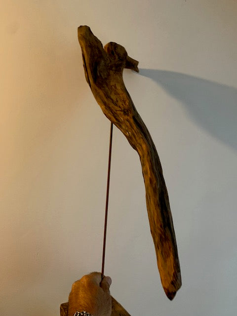 Sculpture en bois flotté de Loire - Bec d'oiseau - 65 cm de hauteur × 38 × 20 / ± 1,2 kg - Création Zen Curiosity