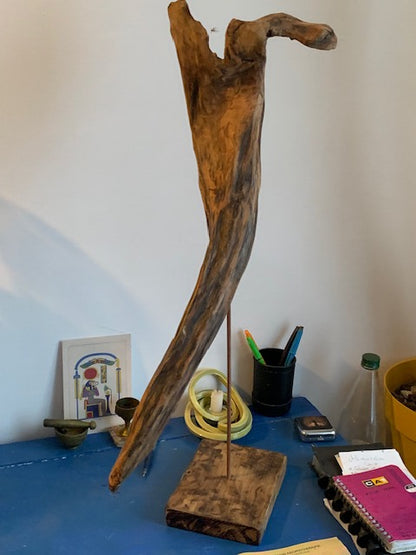 Sculpture en bois flotté de Loire - Bec d'oiseau - 65 cm de hauteur × 38 × 20 / ± 1,2 kg - Création Zen Curiosity