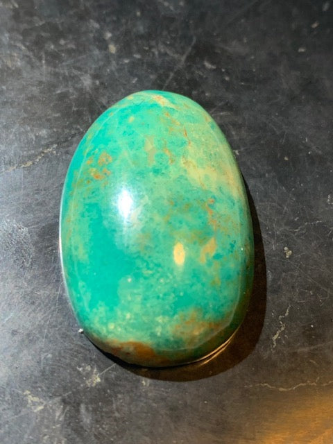 Turquoise, cabochon de forme asymétrique de 36 mm x 24 x 11 - 12,8 gr. - Parfait en bijouterie, collection, exposition...