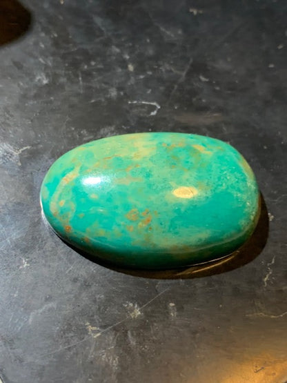 Turquoise, cabochon de forme asymétrique de 36 mm x 24 x 11 - 12,8 gr. - Parfait en bijouterie, collection, exposition...