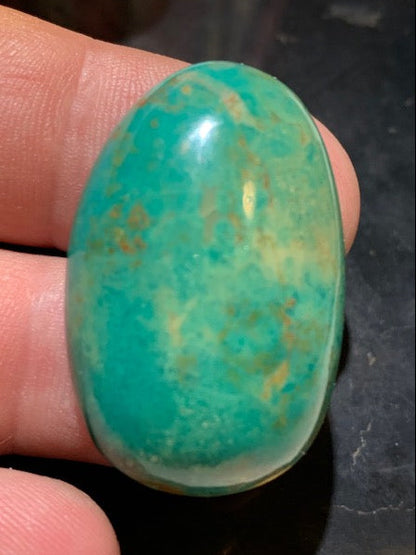 Turquoise, cabochon de forme asymétrique de 36 mm x 24 x 11 - 12,8 gr. - Parfait en bijouterie, collection, exposition...