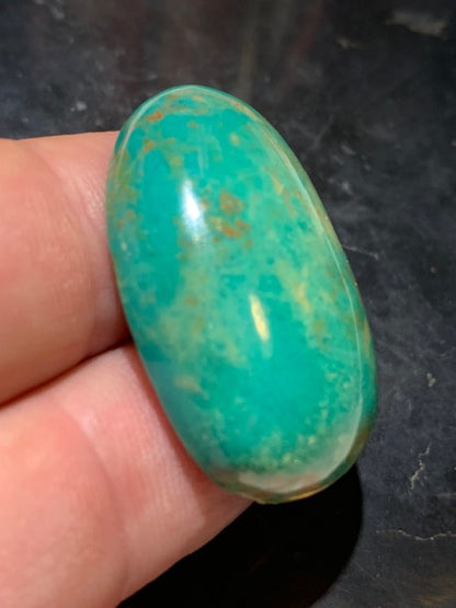 Turquoise, cabochon de forme asymétrique de 36 mm x 24 x 11 - 12,8 gr. - Parfait en bijouterie, collection, exposition...