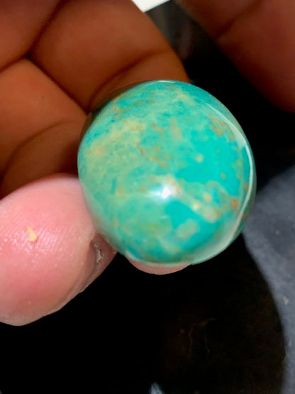 Turquoise, cabochon de forme asymétrique de 36 mm x 24 x 11 - 12,8 gr. - Parfait en bijouterie, collection, exposition...