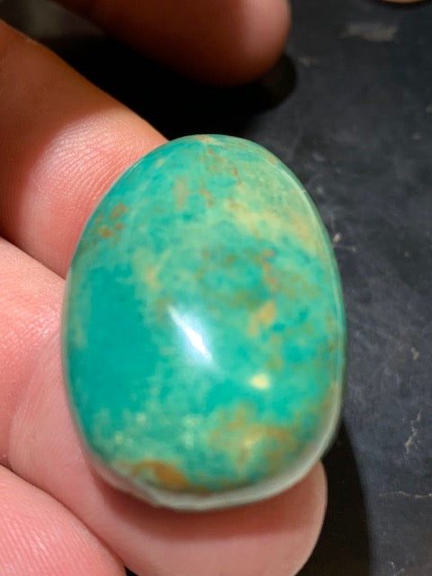 Turquoise, cabochon de forme asymétrique de 36 mm x 24 x 11 - 12,8 gr. - Parfait en bijouterie, collection, exposition...