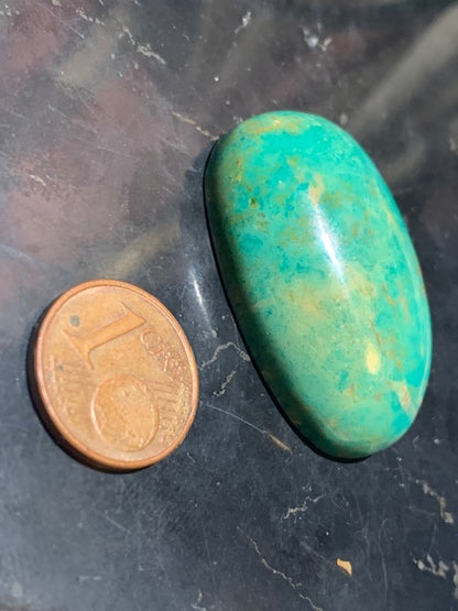 Turquoise, cabochon de forme asymétrique de 36 mm x 24 x 11 - 12,8 gr. - Parfait en bijouterie, collection, exposition...