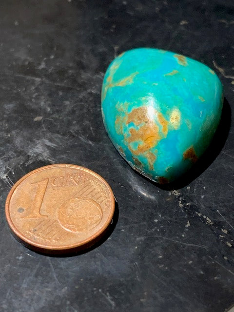 Turquoise, cabochon de forme asymétrique de 31 mm x 20 x 10 - 7,8 gr. - Parfait en bijouterie, collection, exposition...