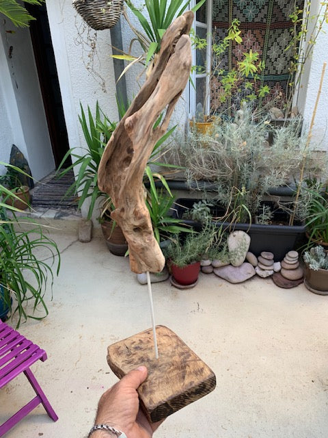 Sculpture en bois flotté de Loire - Bec d'oiseau - 53 cm de hauteur × 19 × 17 / ± 0,5 kg - Création Zen Curiosity