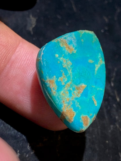 Turquoise, cabochon de forme asymétrique de 31 mm x 20 x 10 - 7,8 gr. - Parfait en bijouterie, collection, exposition...
