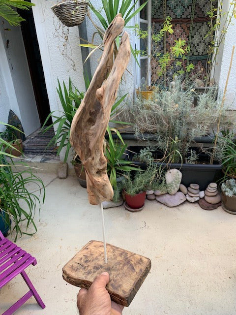 Sculpture en bois flotté de Loire - Bec d'oiseau - 53 cm de hauteur × 19 × 17 / ± 0,5 kg - Création Zen Curiosity