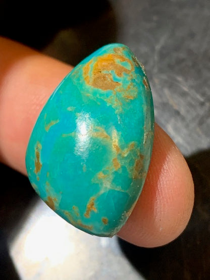 Turquoise, cabochon de forme asymétrique de 31 mm x 20 x 10 - 7,8 gr. - Parfait en bijouterie, collection, exposition...