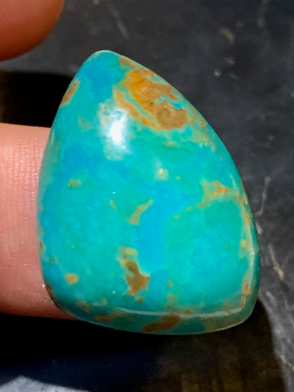 Turquoise, cabochon de forme asymétrique de 31 mm x 20 x 10 - 7,8 gr. - Parfait en bijouterie, collection, exposition...