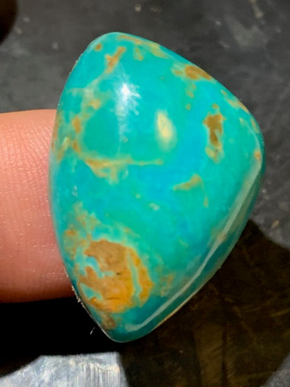 Turquoise, cabochon de forme asymétrique de 31 mm x 20 x 10 - 7,8 gr. - Parfait en bijouterie, collection, exposition...