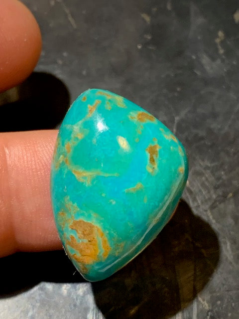 Turquoise, cabochon de forme asymétrique de 31 mm x 20 x 10 - 7,8 gr. - Parfait en bijouterie, collection, exposition...