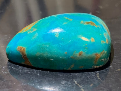 Turquoise, cabochon de forme asymétrique de 31 mm x 20 x 10 - 7,8 gr. - Parfait en bijouterie, collection, exposition...