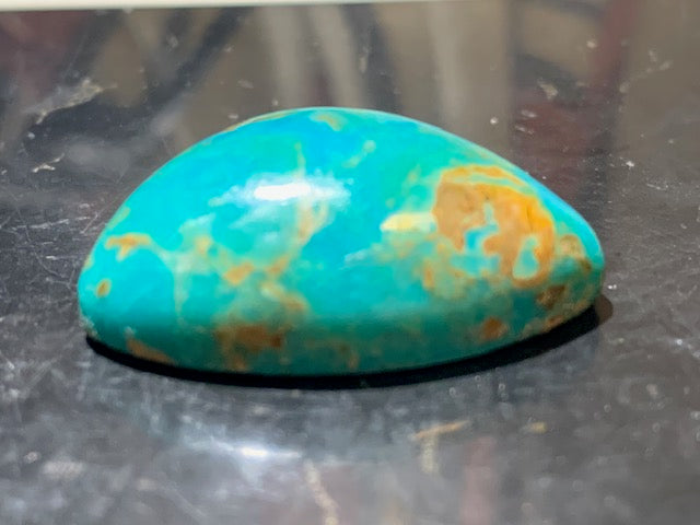 Turquoise, cabochon de forme asymétrique de 31 mm x 20 x 10 - 7,8 gr. - Parfait en bijouterie, collection, exposition...