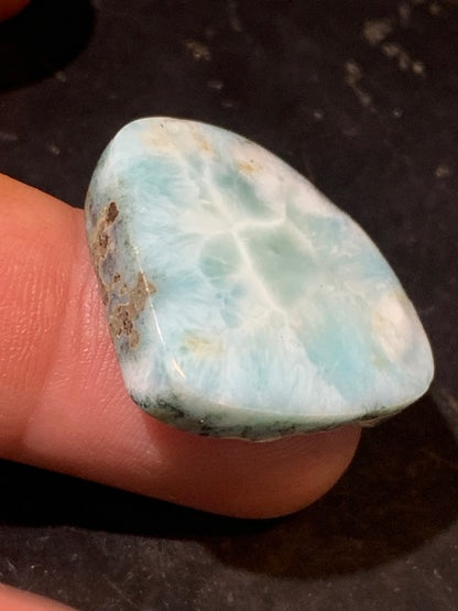 Larimar – Cabochon asymétrique de 31 × 27 × 7 mm - 9,7 gr. - Nuances naturelles magnifiques, parfait pour bijoux raffinés, collectionneur passionné ou exposition