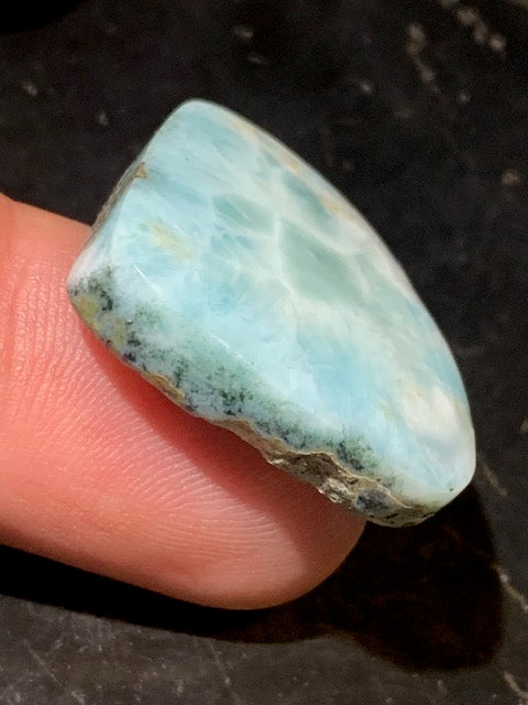 Larimar – Cabochon asymétrique de 31 × 27 × 7 mm - 9,7 gr. - Nuances naturelles magnifiques, parfait pour bijoux raffinés, collectionneur passionné ou exposition
