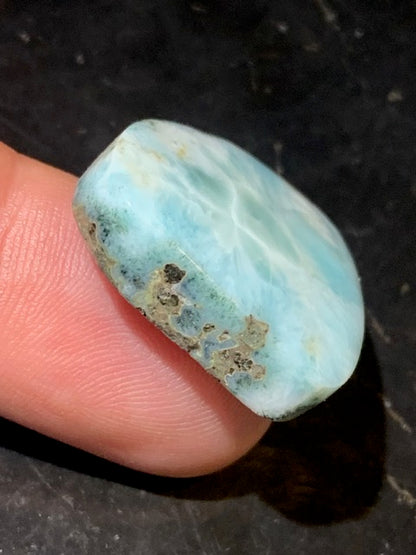 Larimar – Cabochon asymétrique de 31 × 27 × 7 mm - 9,7 gr. - Nuances naturelles magnifiques, parfait pour bijoux raffinés, collectionneur passionné ou exposition