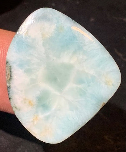 Larimar – Cabochon asymétrique de 31 × 27 × 7 mm - 9,7 gr. - Nuances naturelles magnifiques, parfait pour bijoux raffinés, collectionneur passionné ou exposition